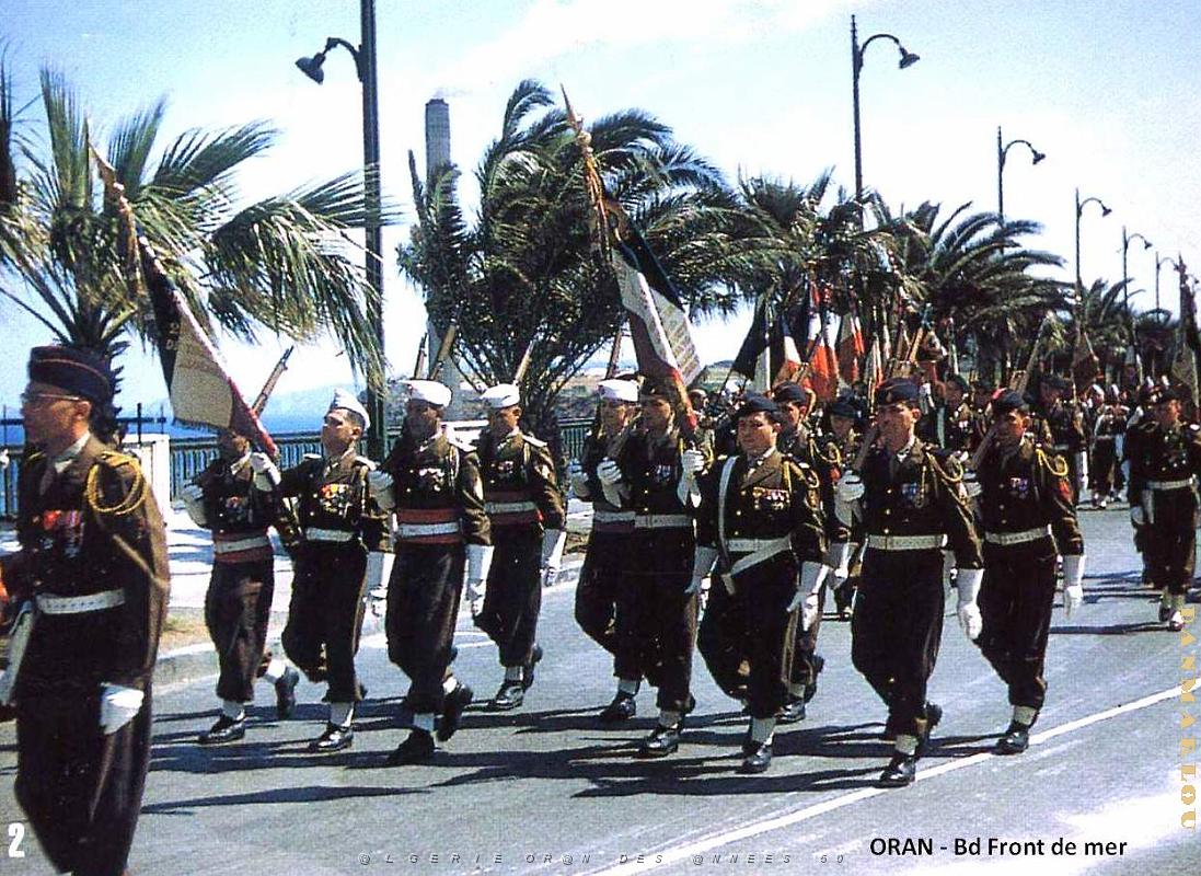 Oran - Boulevard Front de Mer - Defile.JPG